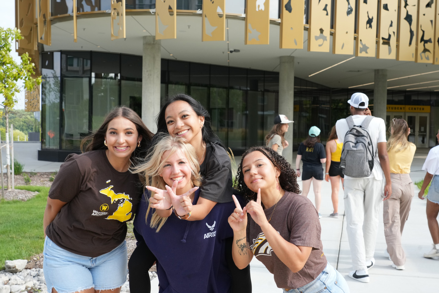 Students stand together in front of the ܽƵ Student Center.