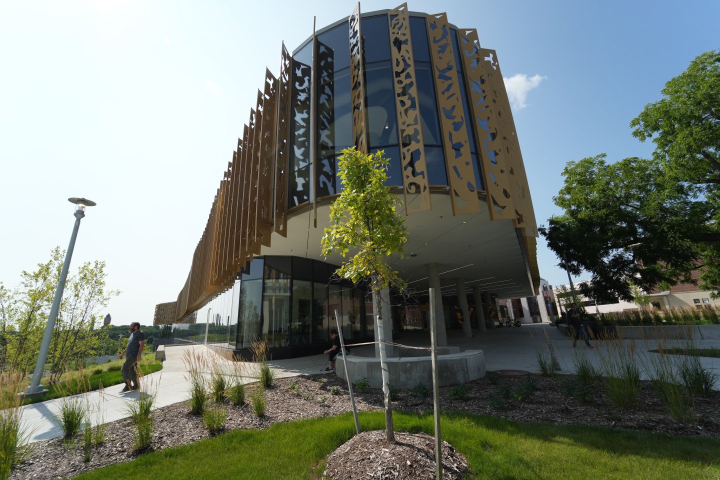 An exterior photo of the ܽƵ Student Center.